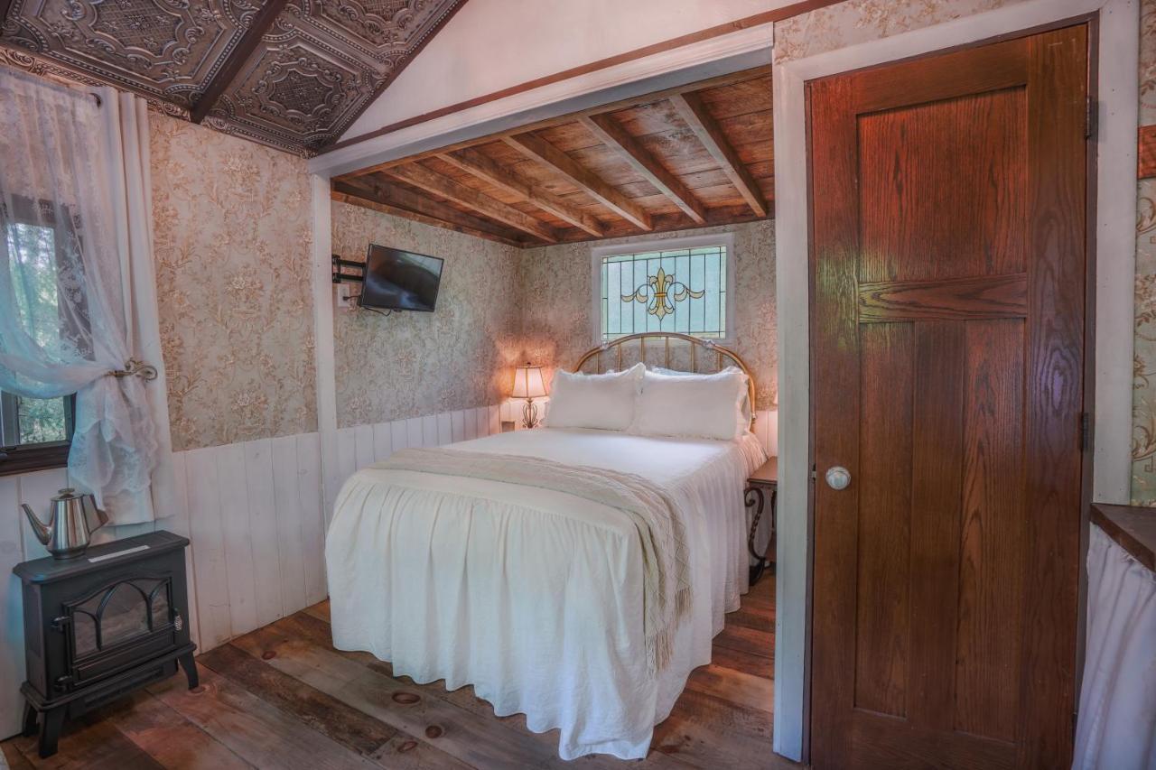 Vintage Wild West Tiny Hotel In The Woods! Pine City Extérieur photo