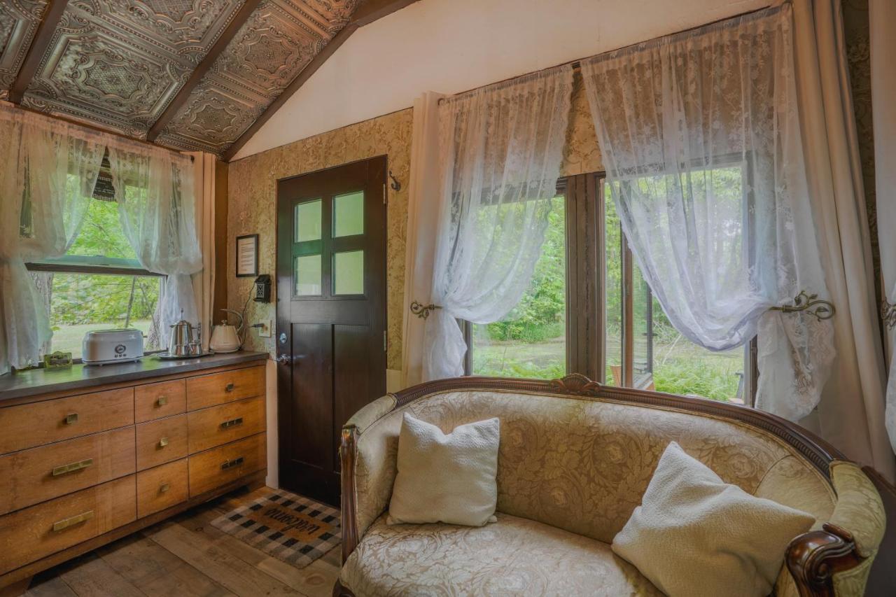 Vintage Wild West Tiny Hotel In The Woods! Pine City Extérieur photo