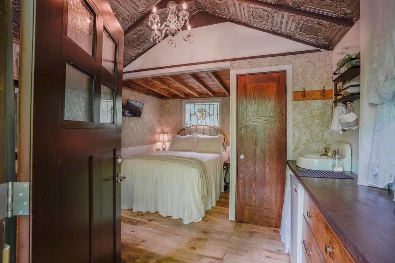 Vintage Wild West Tiny Hotel In The Woods! Pine City Extérieur photo